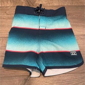 2T size board shorts